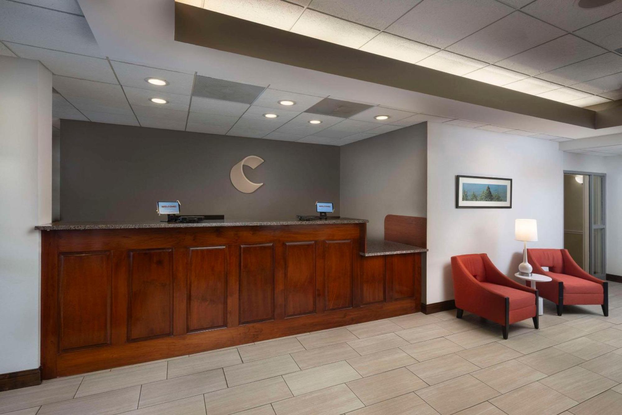 Comfort Inn & Suites Dahlonega University Area Exterior photo